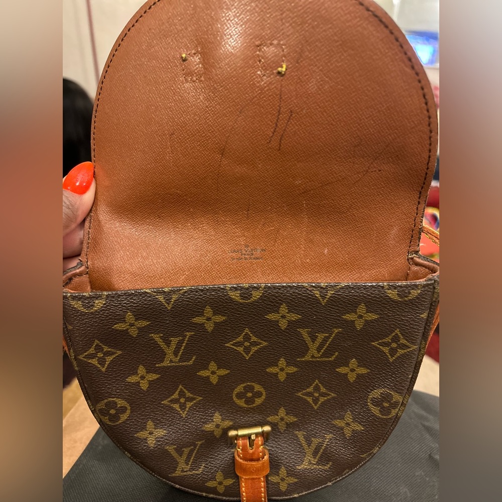 Louis Vuitton Crossbody bag. Looking for a new home. - Picture 5 of 11